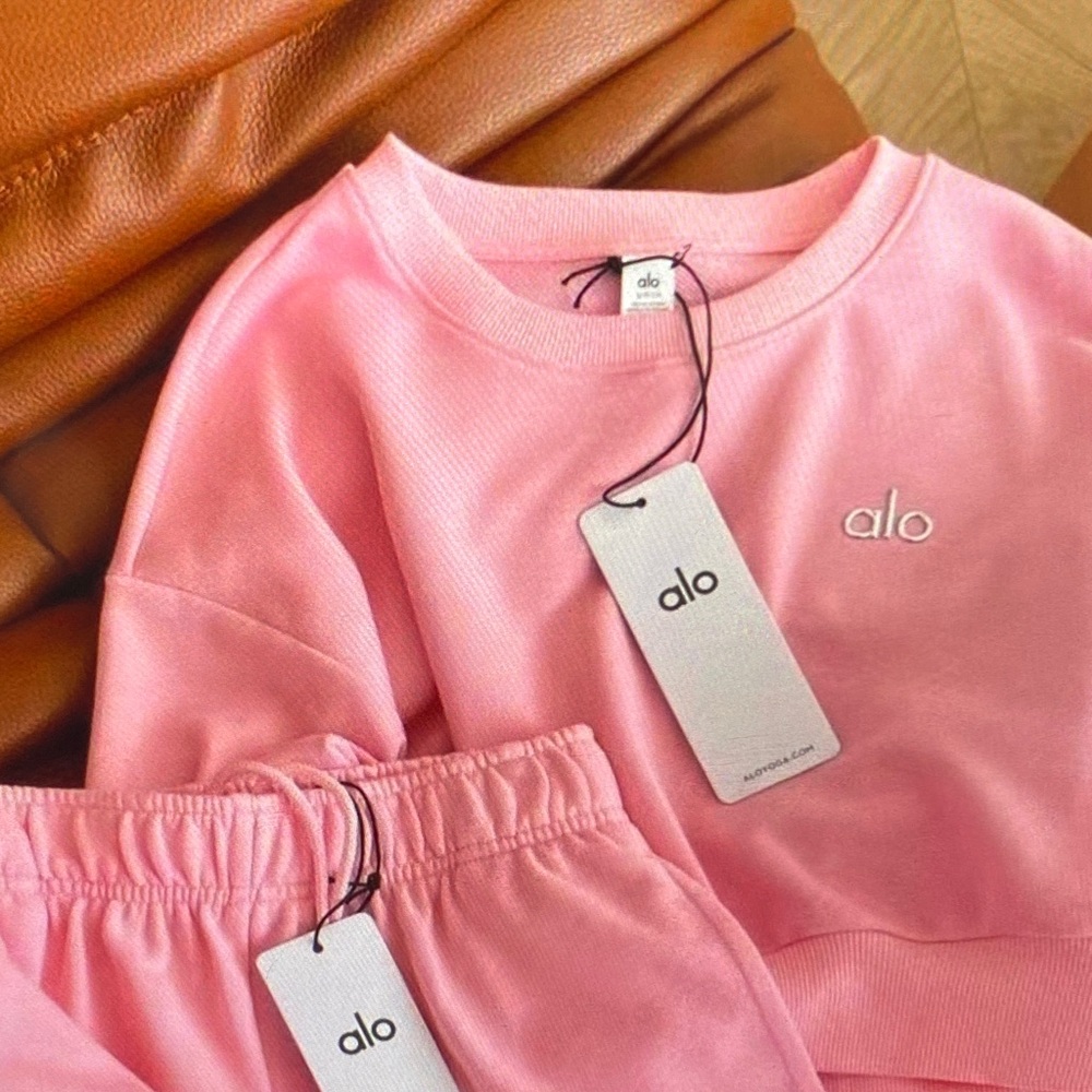 ALO Yoga Pink Cropped Sweatshirt and Drawstring Shorts Set - Picture 4 of 4